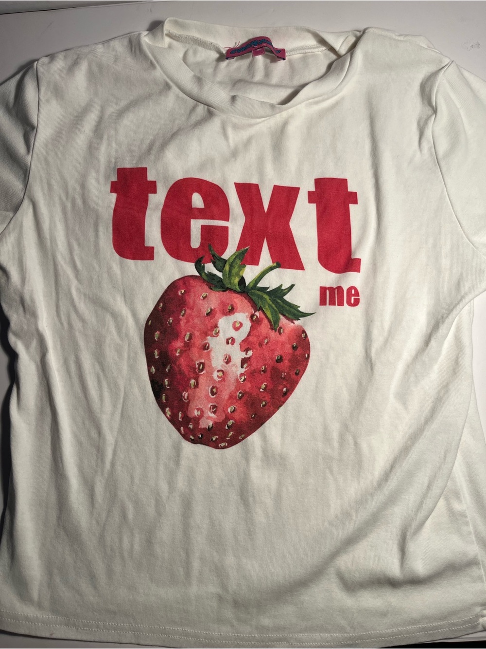 EDIKTED 'Text Me' Strawberry Graphic Tee - size M 🍓🍓🍓🍓🍓